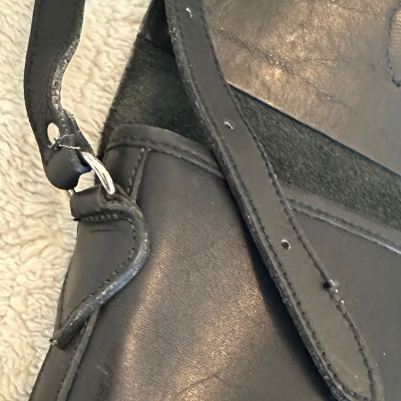 Vintage Chic Black Crossbody Bag with Buckle - Picture 9 of 16